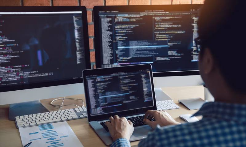 数据科学选型：R与Python如何赋能丽水网站建设？